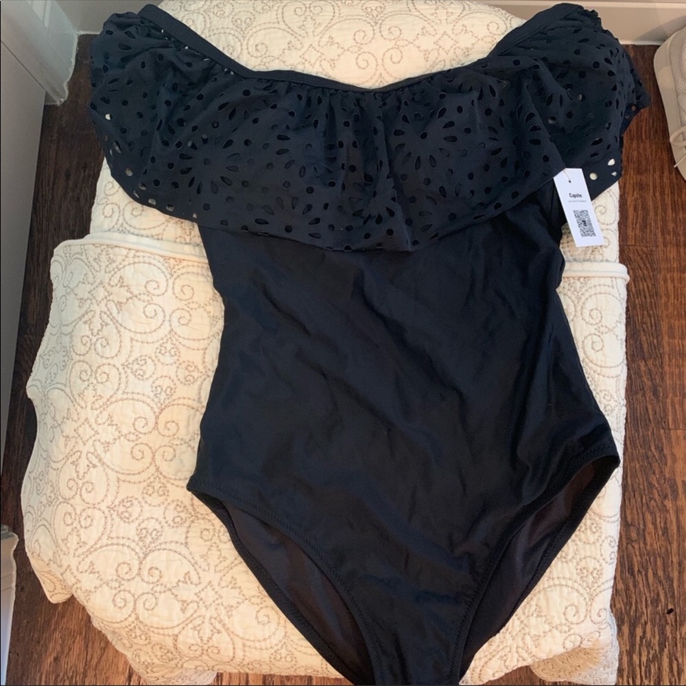 Off the shoulder black swimsuit size small. NWT